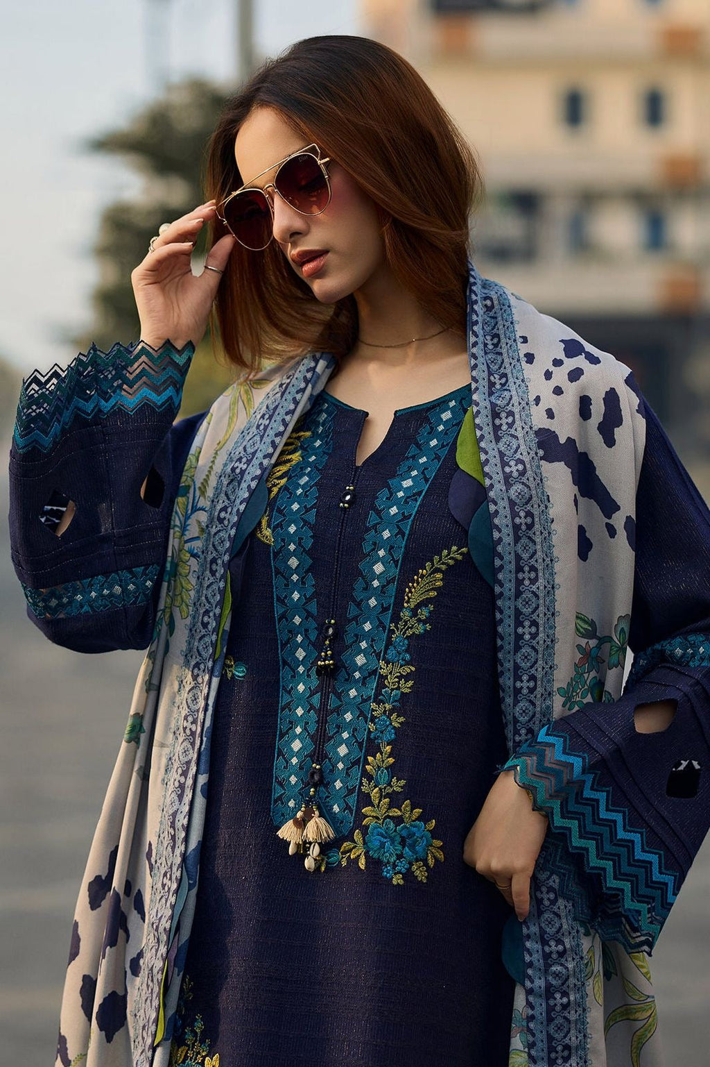 CHARIZMA 3PC LAWN UNSTITCHED EMBROIDERED
Code:4017