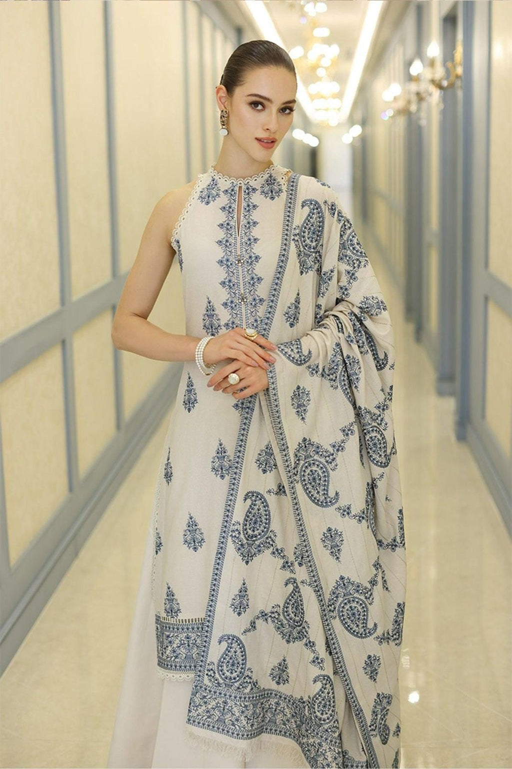 BAREEZE 3PC IN LAWN WITH FULLY EMBROIDERED