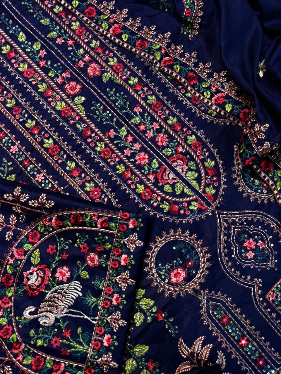 MARIA B 3pc Ustitched Fully Embroidered Suit
CODE 7248