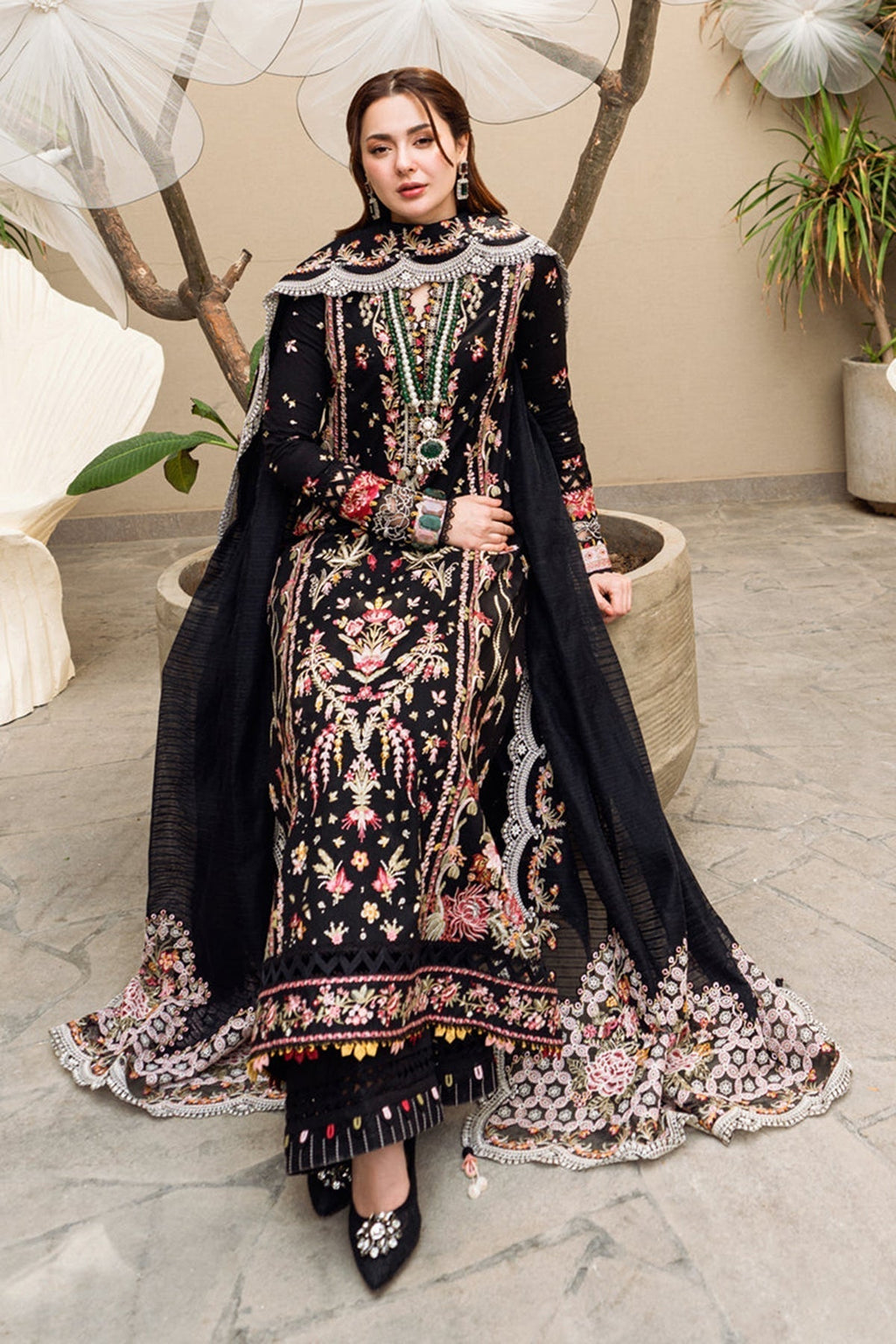 QALAMKAR 3PC LAWN UNSTITICHED EMBROIDERED 
Code:4003