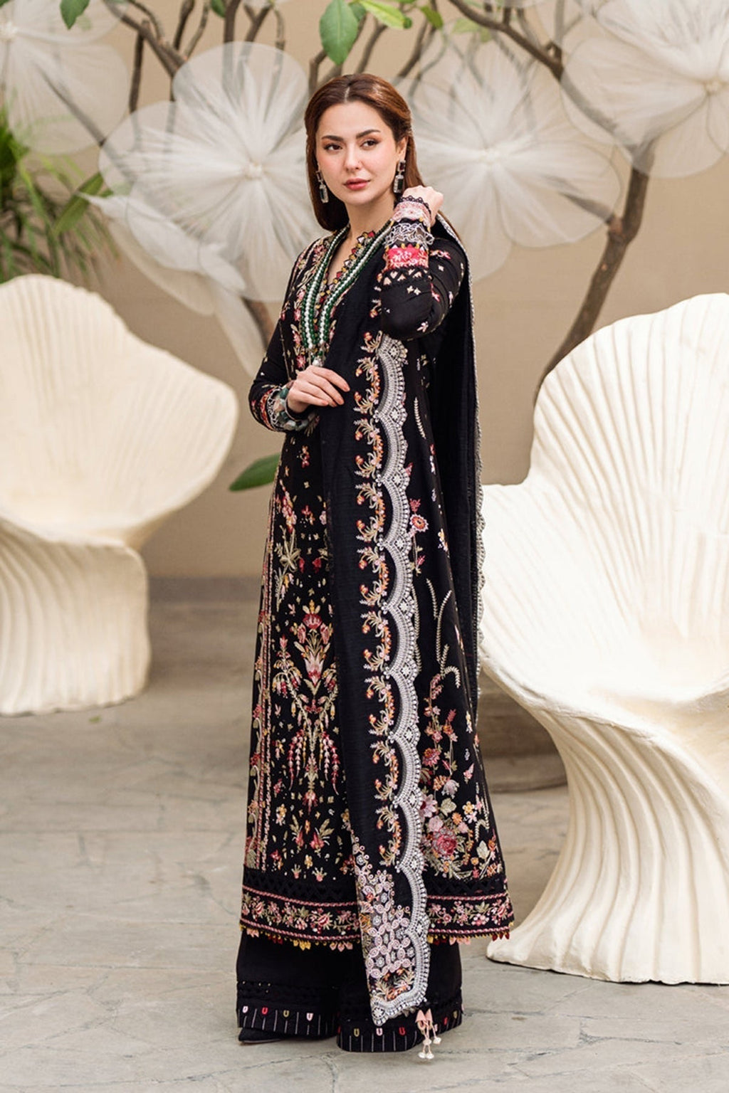 QALAMKAR 3PC LAWN UNSTITICHED EMBROIDERED 
Code:4003