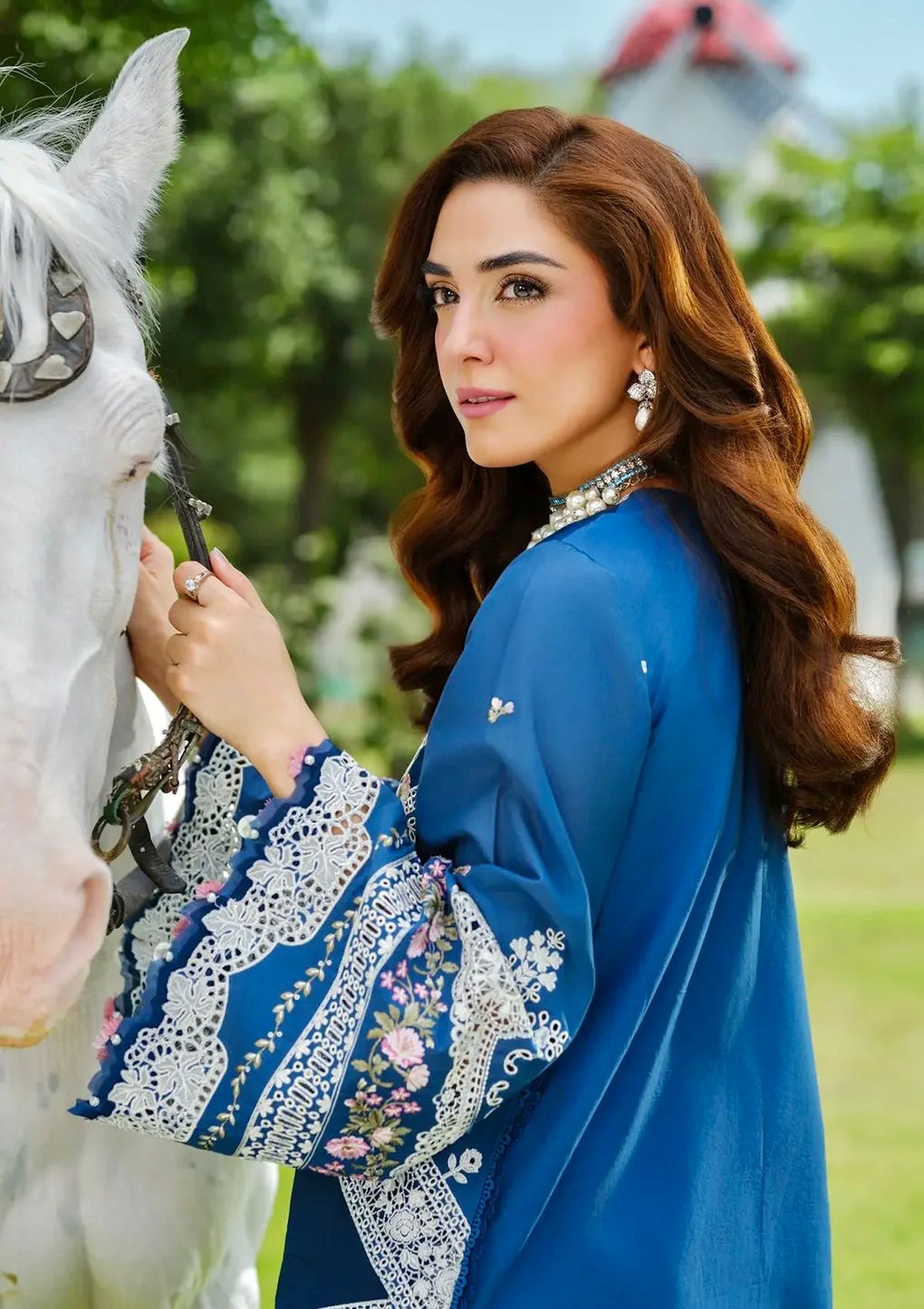 NOOR KHAS 3PC LAWN UNSTITCHED EMBROIDERED 
Code:21