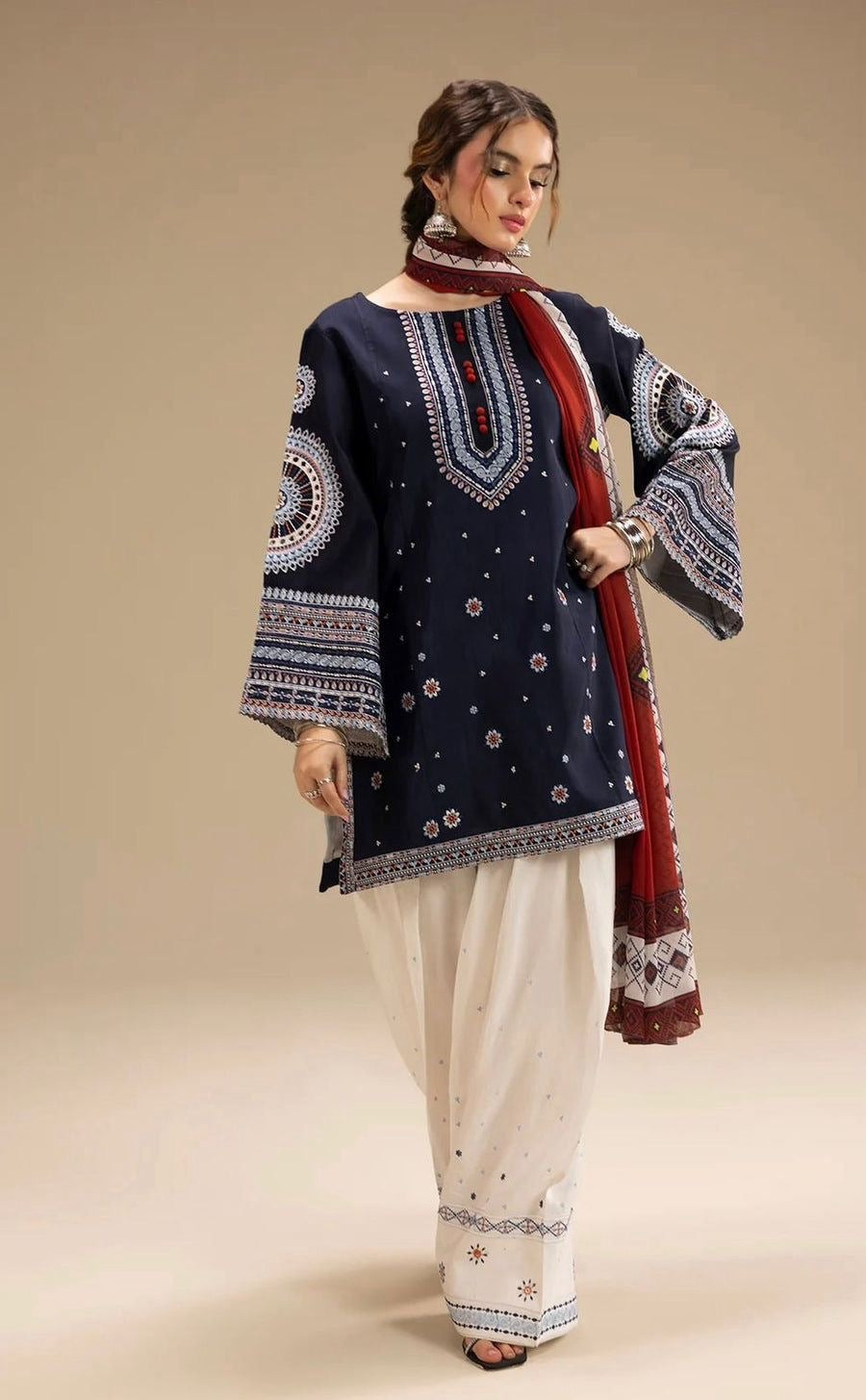 JAZMINE 3PC LAWN UNSTITCHED EMBROIDERED 
Code:4015