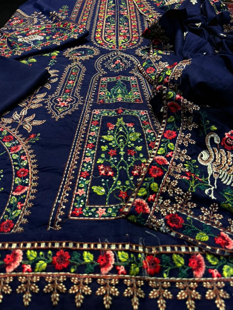 MARIA B 3pc Ustitched Fully Embroidered Suit
CODE 7248