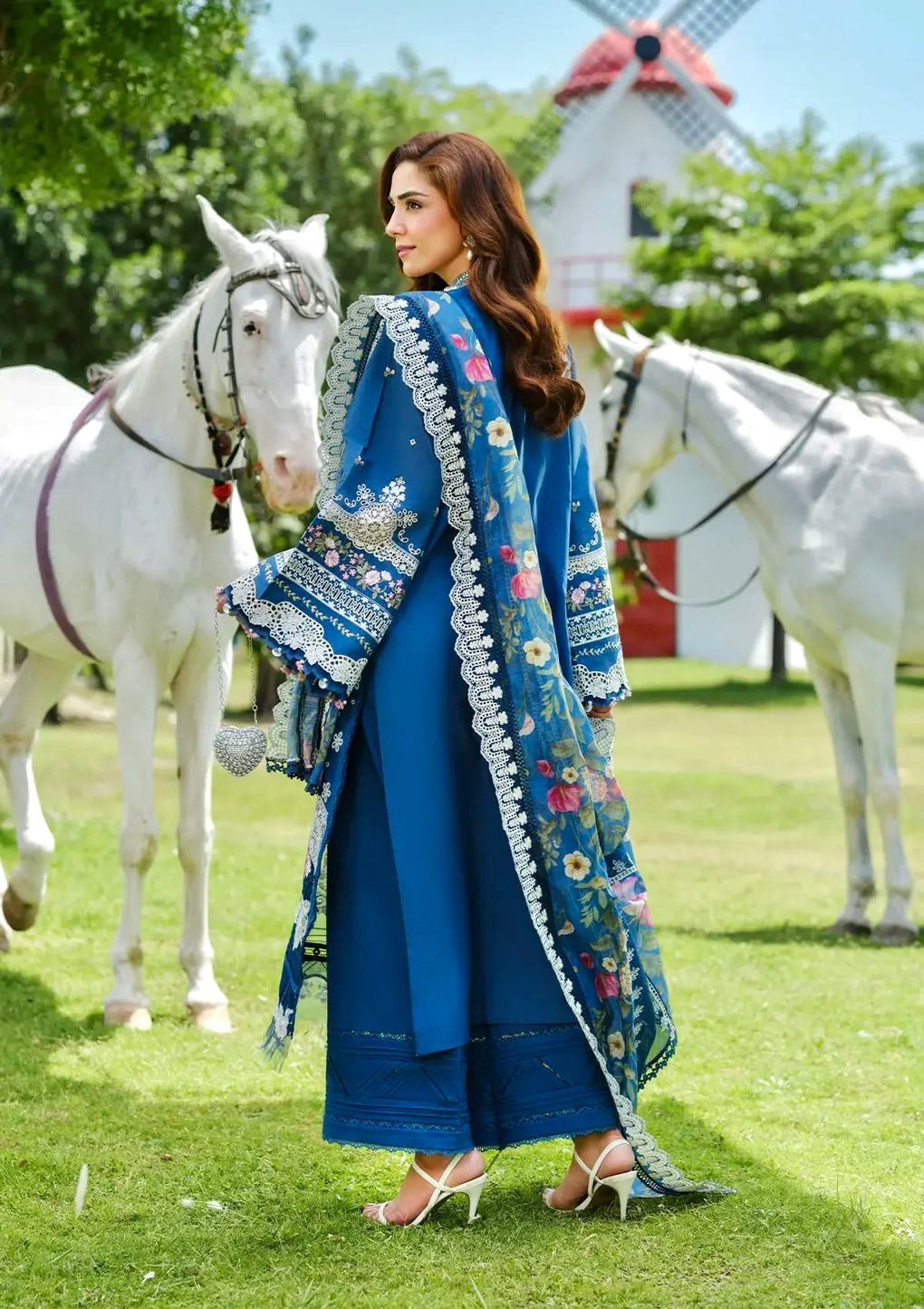 NOOR KHAS 3PC LAWN UNSTITCHED EMBROIDERED 
Code:21