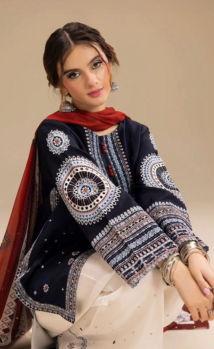 JAZMINE 3PC LAWN UNSTITCHED EMBROIDERED 
Code:4015