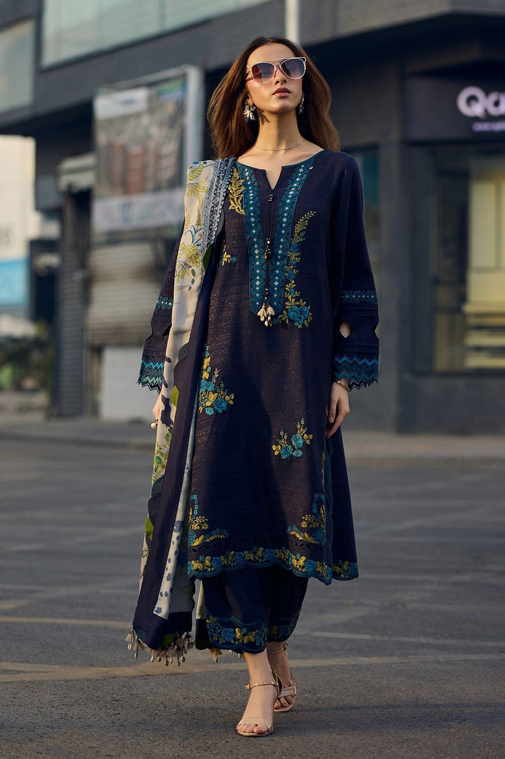 CHARIZMA 3PC LAWN UNSTITCHED EMBROIDERED
Code:4017